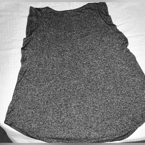 Old Navy Casual Crewneck Tunic with Ruffle Capped Sleeves. Color: B/W  Size:XL - Picture 2 of 8